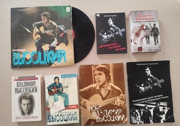 Выставка-просмотр «Четырнадцать дней, которые потрясли Набережные Челны»