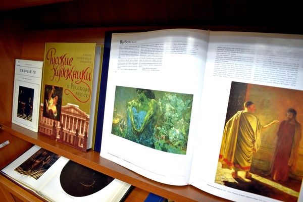 Выставка «Палитра эпох»