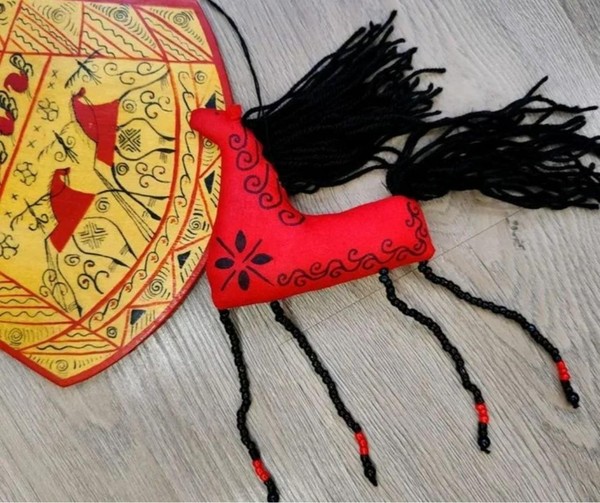 Мастер-класс «Лошадка из фетра в стиле мезенской росписи»