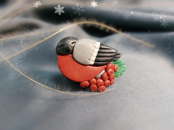 Мастер-класс по лепке из полимерной глины Кулон «Снегирь»