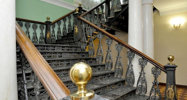 Интерактивная программа «Белый зал приглашает»