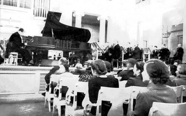 «Осажденная культура»