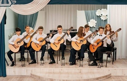 Великий подвиг ваш история хранит...