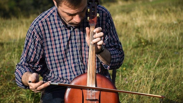 Мастер-класс по игре на хъисын фандыре (осетинском традиционном смычковом инструменте)