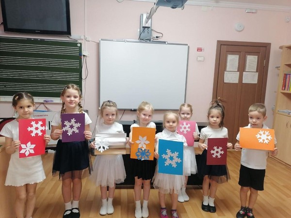 Выставка «Декоративные снежинки»