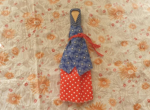 Мастер-класс «Кукла на щепке»