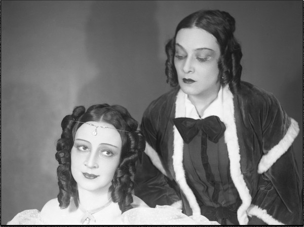 Выставка «Булгаков. Зимний путь. К 135-летию со дня рождения М. А. Булгакова»