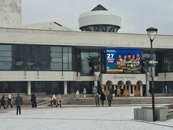 Спектакль «Неслужебный роман»