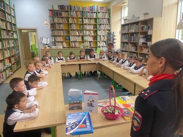 Встреча с инспектором ГИБДД «Ярче, чем фонарик. Стань заметным на дороге»