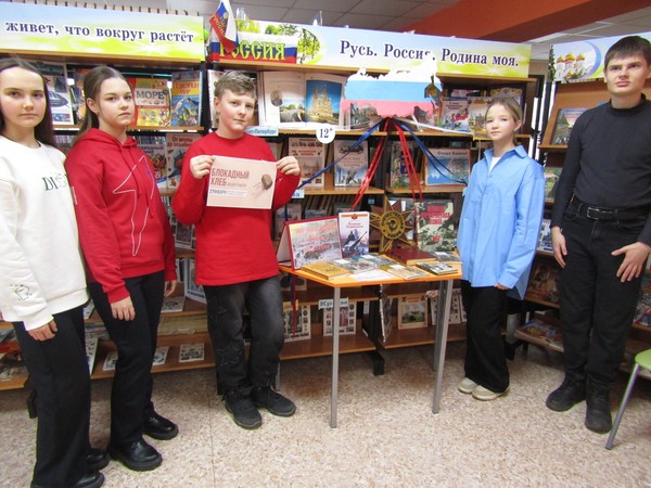 «Был город–фронт, была блокада»