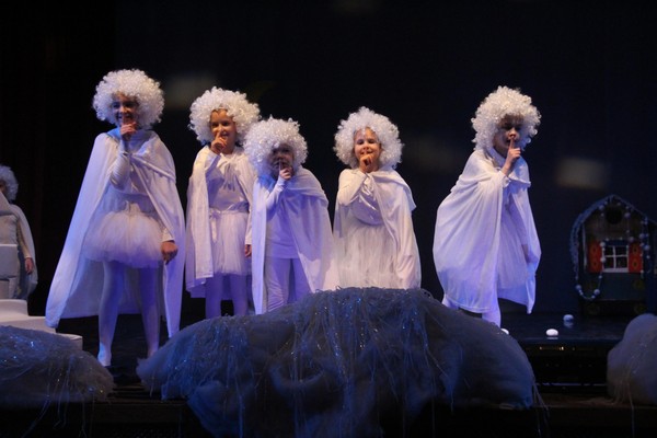 Спектакль «Снегу намело»