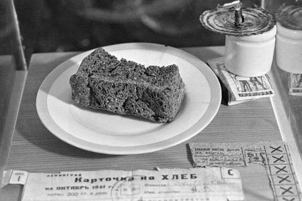 Литературный час «Я говорю с тобой из Ленинграда…»