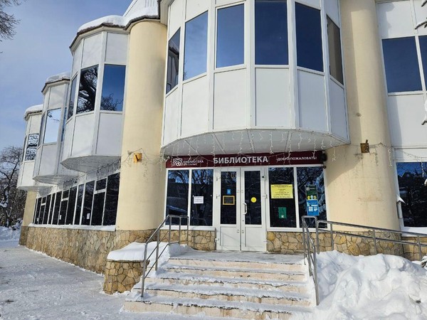 Весь шар земной гордится Ленинградом