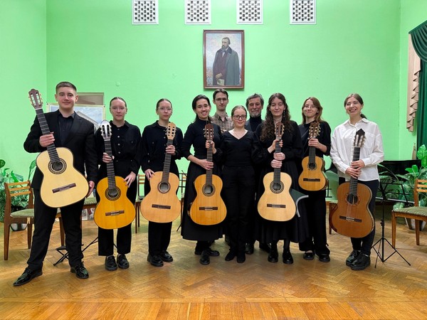 Концерт лауреата международных конкурсов гитарного ансамбля «Большое баррэ»