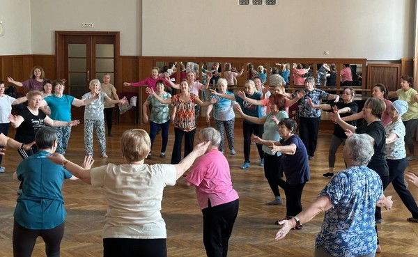 Занятие «Живые танцы» для пенсионеров в рамках проекта «Жизнелюб»