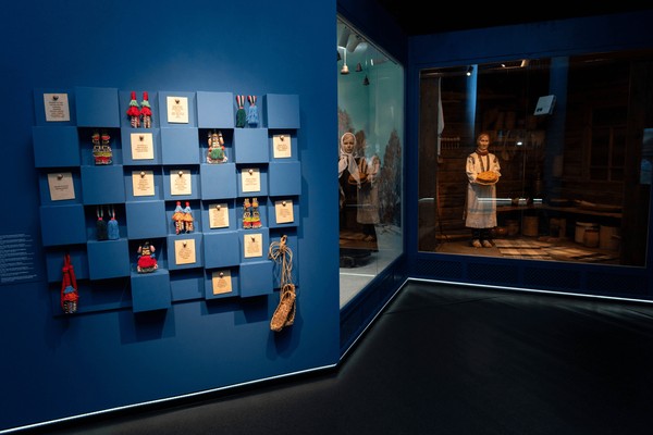 Выставка «Земля, рождённая небом»