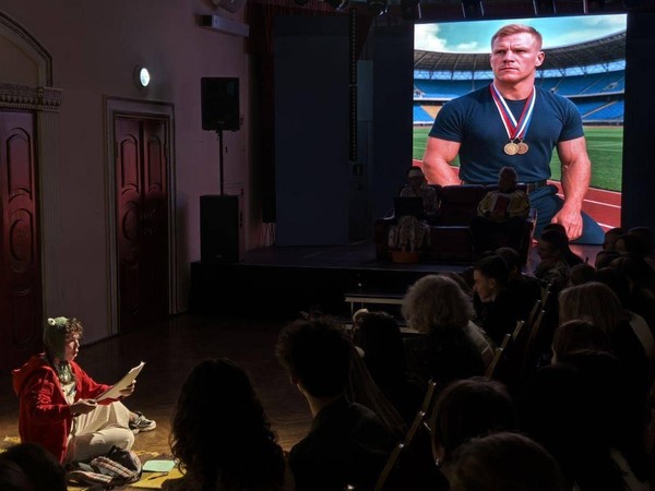 Спектакль «Полина ищет па»