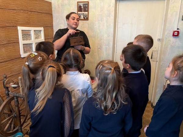 Экскурсия по библиотеке «Идем по книжным улицам»