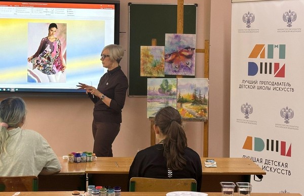 Выставка-лекция учащихся зав отделением ДПТ Ивановой В.В. «Батик.Наследие Юнеско»