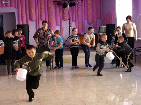 Игровая программа «Поем, танцуем»