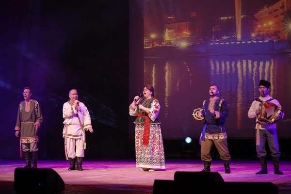 Программа «Презентация костюмов XIX–XX веков народов России»