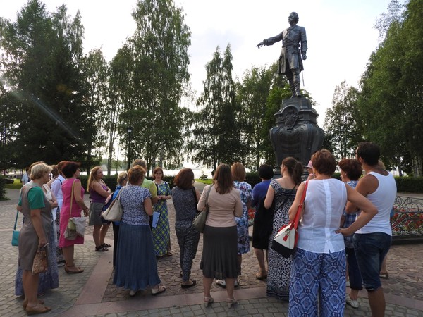 Клуб «Краевед». «Что рассказывают экскурсоводы. Памятник Петру I»