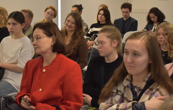 Литературно-музыкальная программа «Дверь к счастью»