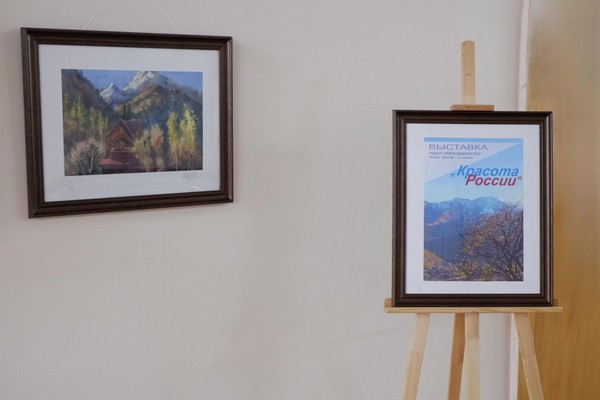 В библиотеке открылась выставка астраханских художников