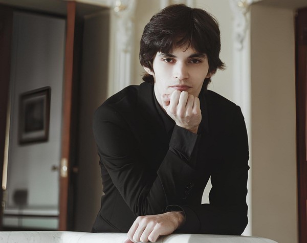 Илья Папоян