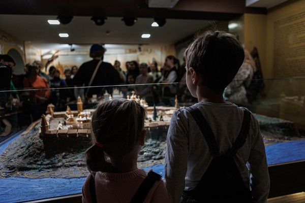 Хранители истории