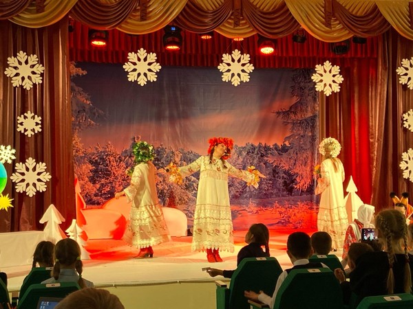 Театрализованное представление «Новогодняя история»