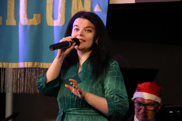 Праздничная программа «Новогодние каникулы в «Геликоне» с Алисой