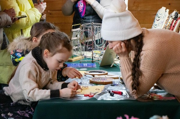 Мастер-класс «Зимний наряд: роспись по ткани»