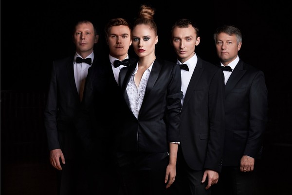 Elena et les Garçons: путешествие в рождественскую Европу на 7 языках