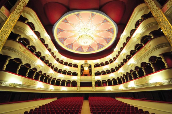 Обзорная экскурсия по Астраханскому государственному театру оперы и балета