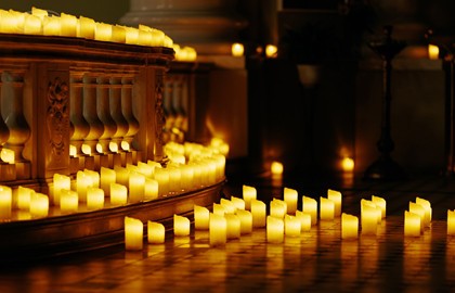 Орган при свечах