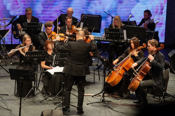 Эти глаза напротив