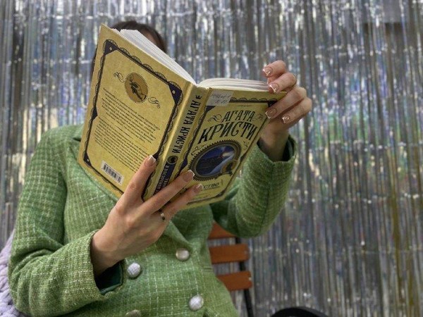 Литературный салон «Не смешите мои бельгийские усы»