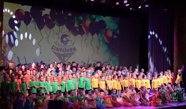 Концерт ансамбля эстрадного танца «Самоцветы»