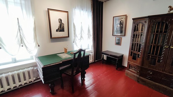 Выставка «Комната Кроткой»