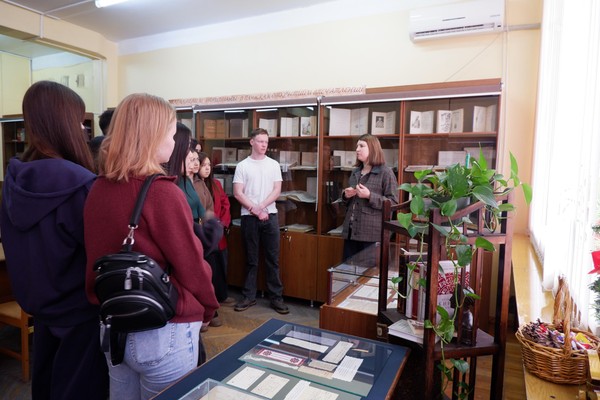 «Находки в книгах»: новая выставка открылась в отделе редких книг и книжных памятников