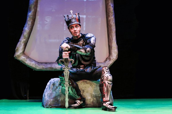 Спектакль «Зимние приключения Маши и Вити»