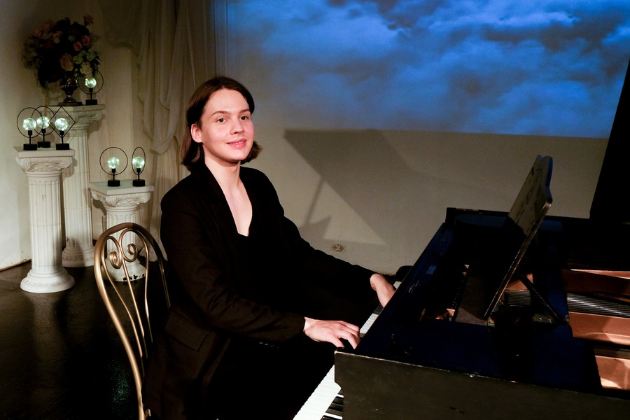 «Фортепианное рандеву» Тимофей Суслов концерт с фуршетом за столиками