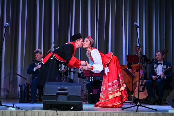 Жила зима в избушке