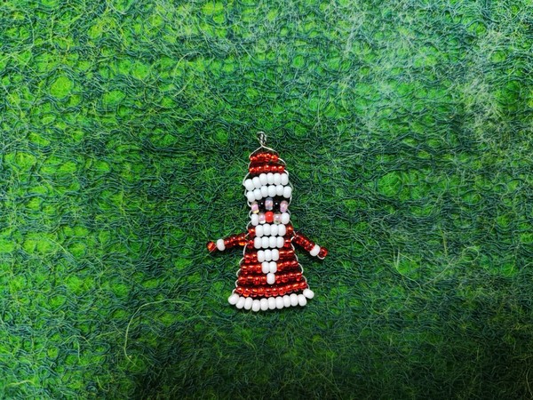 Мастер-класс по бисероплетению Кулон «Дед Мороз»