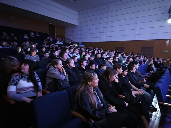 Спектакль «Щенки спасают Новый год»