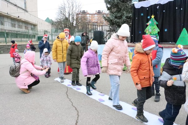 Детская игровая программа «Новогодний малышник»