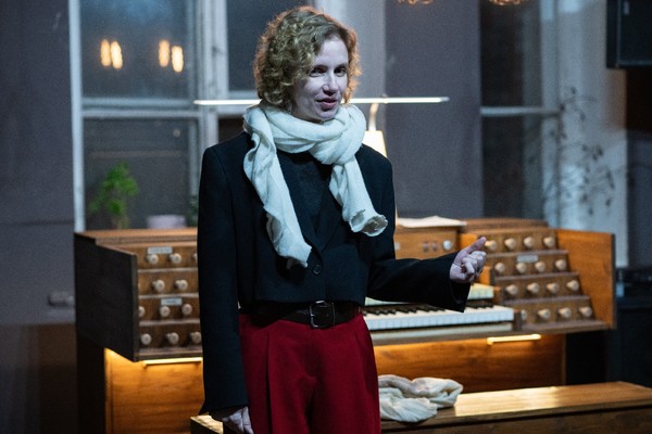 Орган и саксофон при свечах в соборе