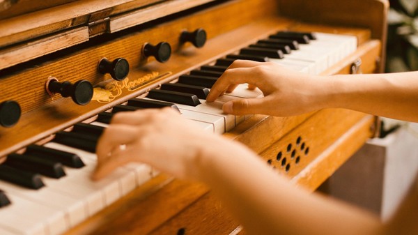 Орган при свечах. Времена года