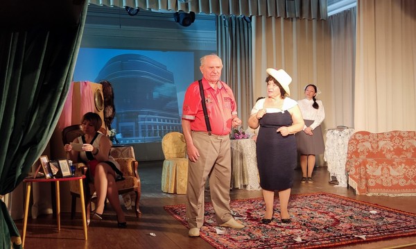 «Идеальный возраст»: комедия, которая лечит от возрастных стереотипов